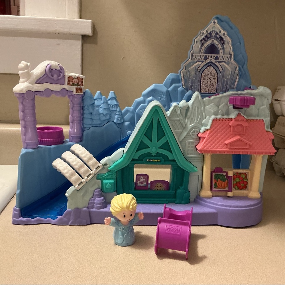 Fisher Price Frozen Little People castle